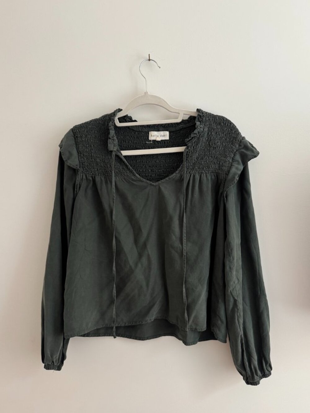 BELLA DAHL, Long Sleeve Smocked Ruffle Top, Dark Forest Size M